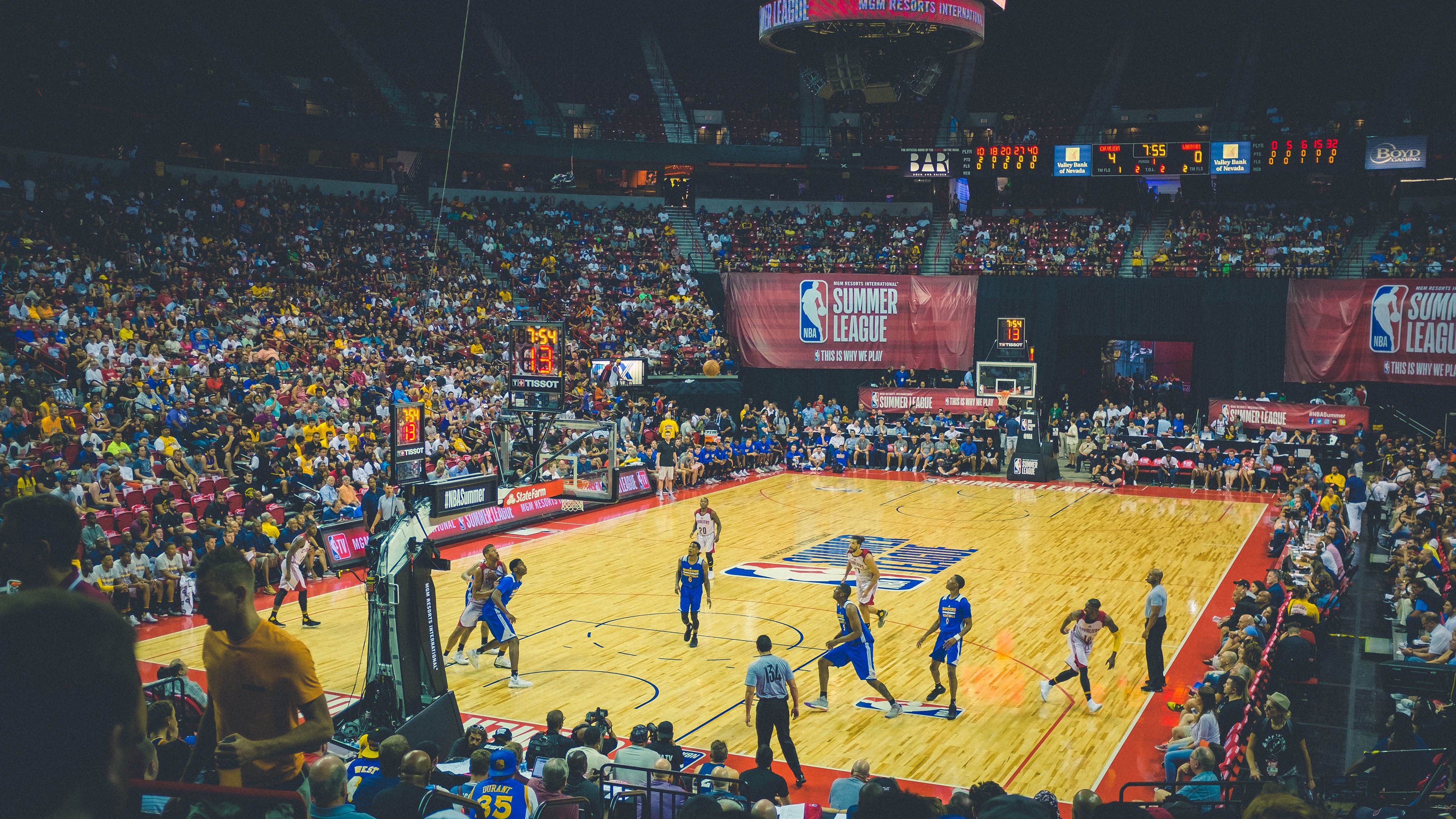 开云娱乐官网 -肖若腾赛点兑现,费城76人淘汰巴塞罗那晋级四强,主帅激动落泪